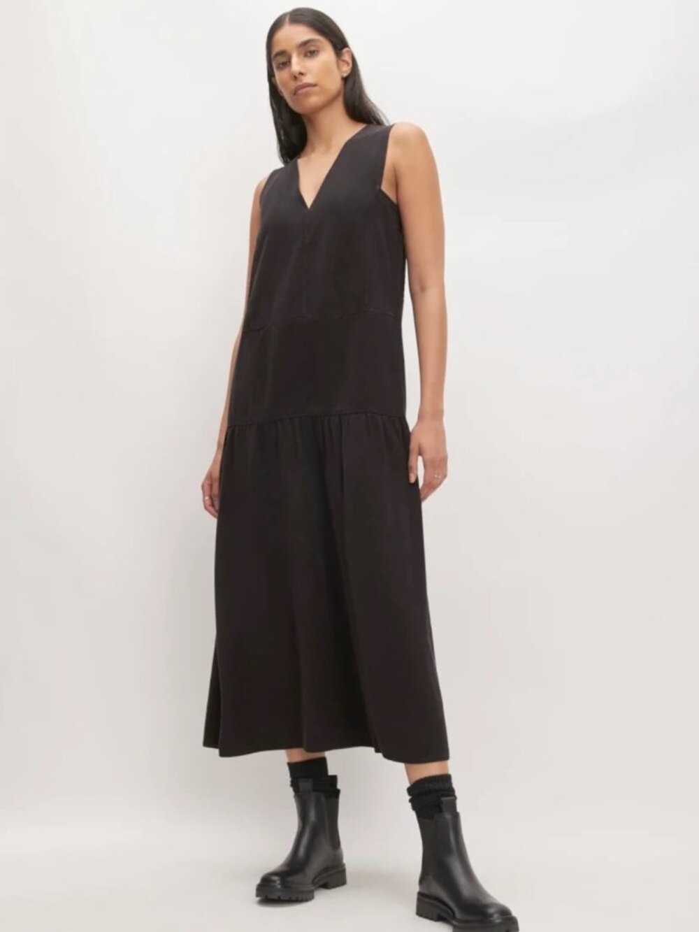 Everlane The Tencel V-Neck Midi Dress in Black Size S